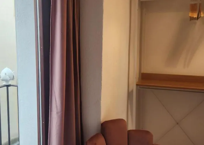 Проживание в семье La Maison De Poupee