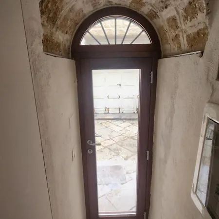 La Maison De Poupee Проживання в сім'ї Барі